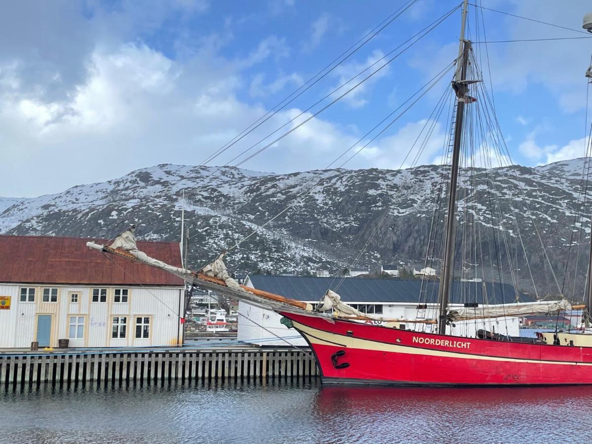 1. Etg I Dampskipsbrygga, Lodingen Havn エクステリア 写真
