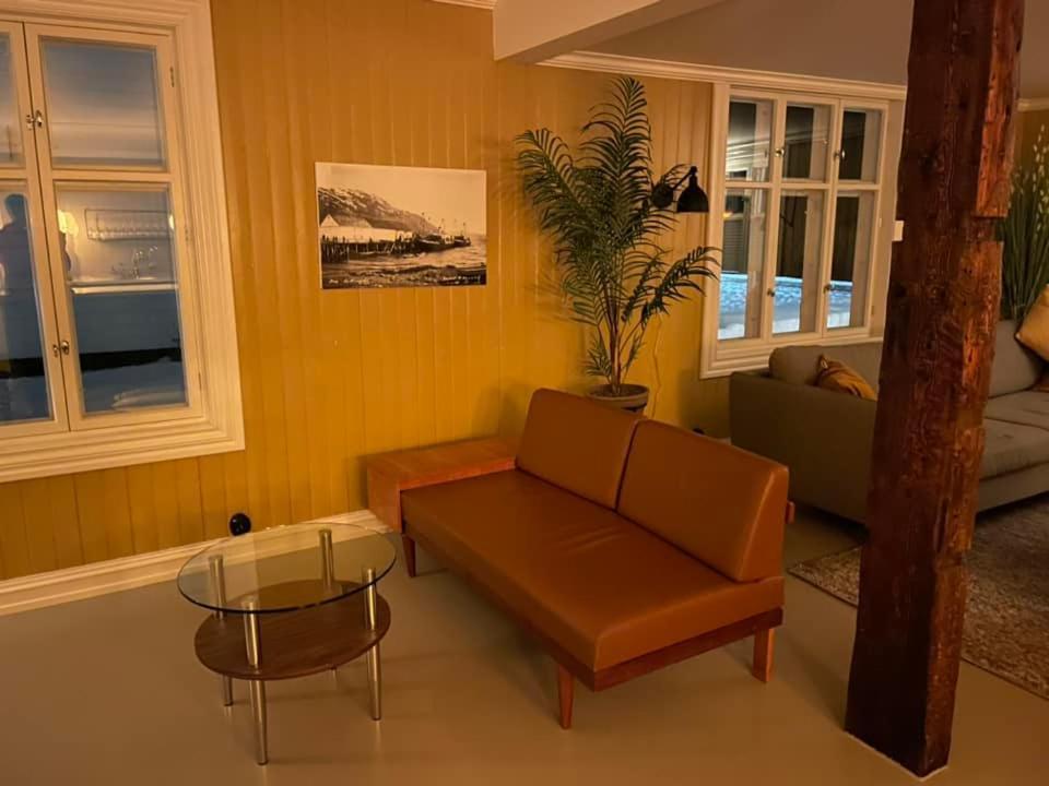 1. Etg I Dampskipsbrygga, Lodingen Havn エクステリア 写真