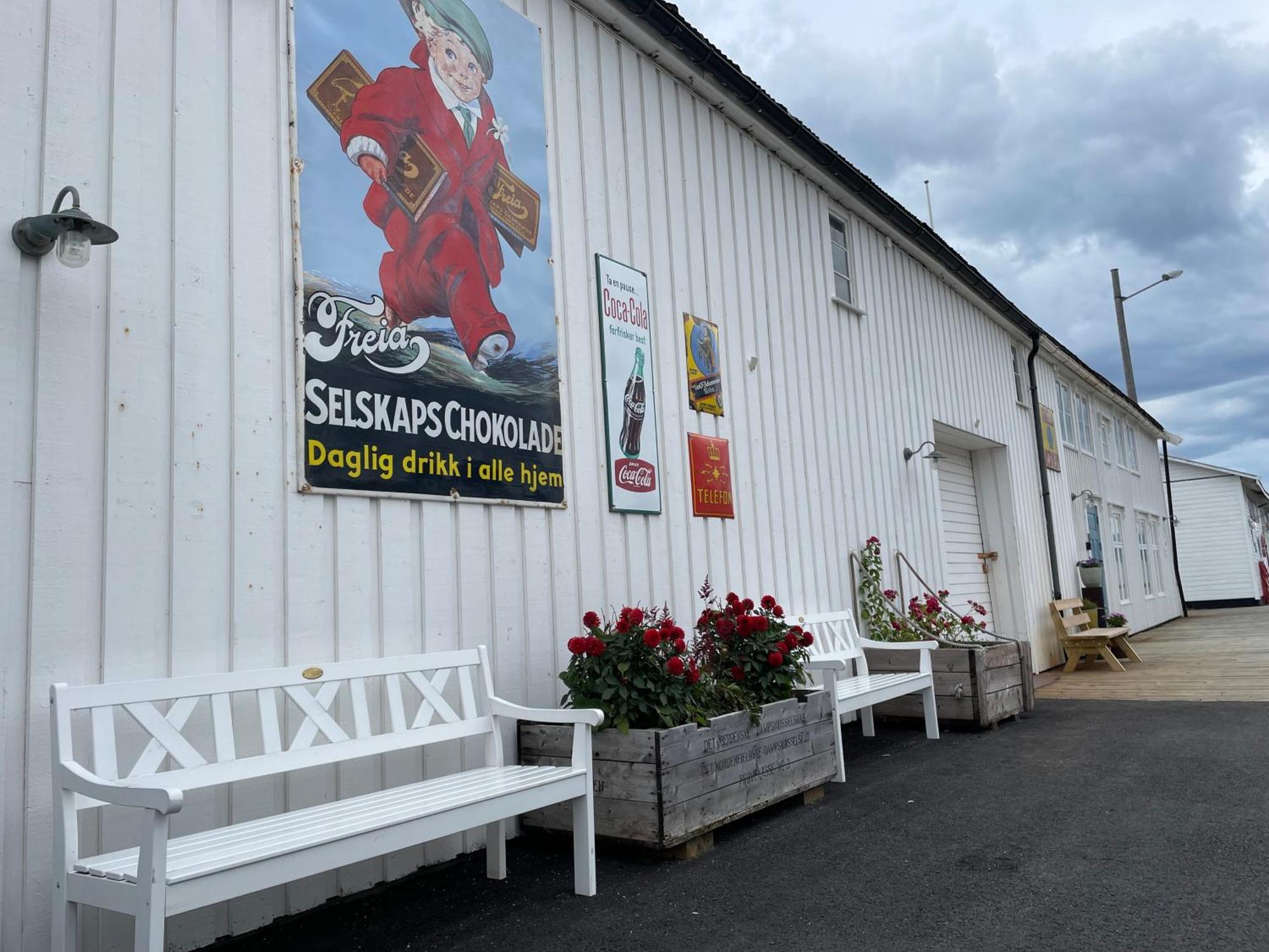 1. Etg I Dampskipsbrygga, Lodingen Havn エクステリア 写真
