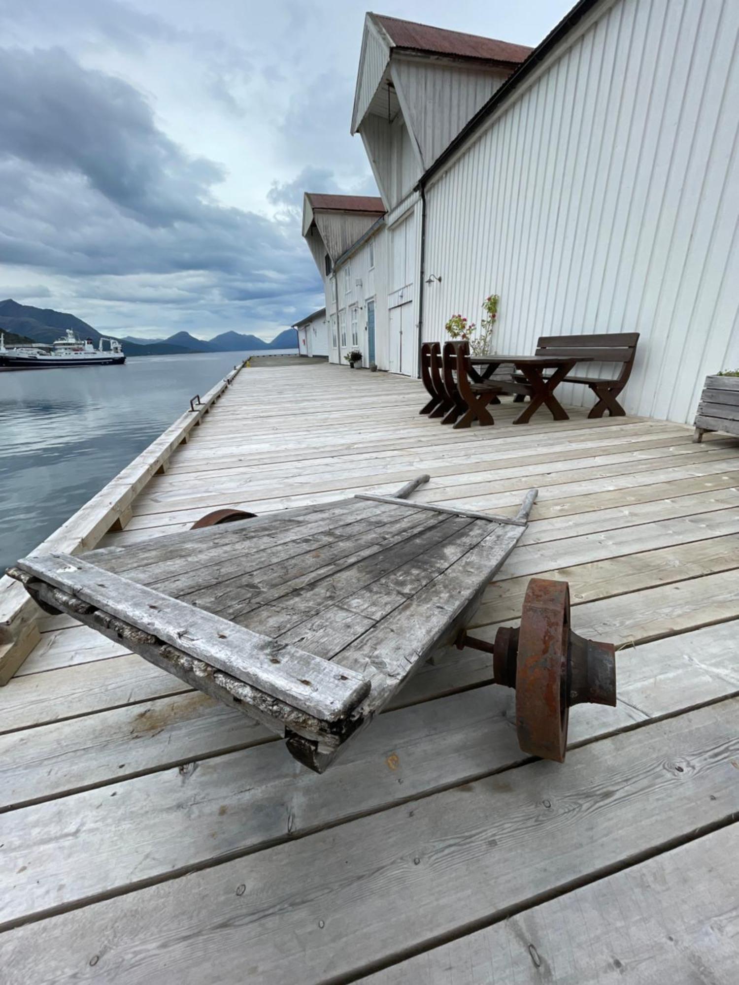 1. Etg I Dampskipsbrygga, Lodingen Havn エクステリア 写真
