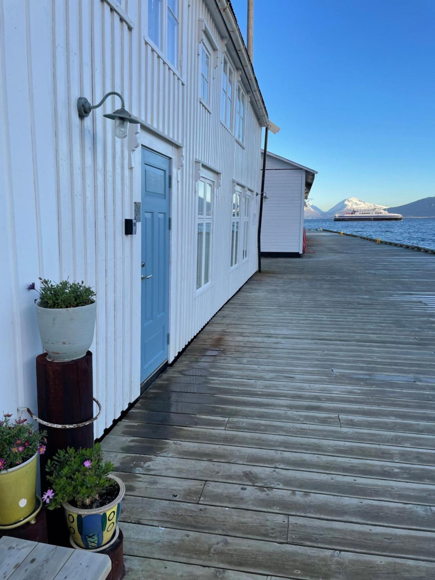 1. Etg I Dampskipsbrygga, Lodingen Havn エクステリア 写真